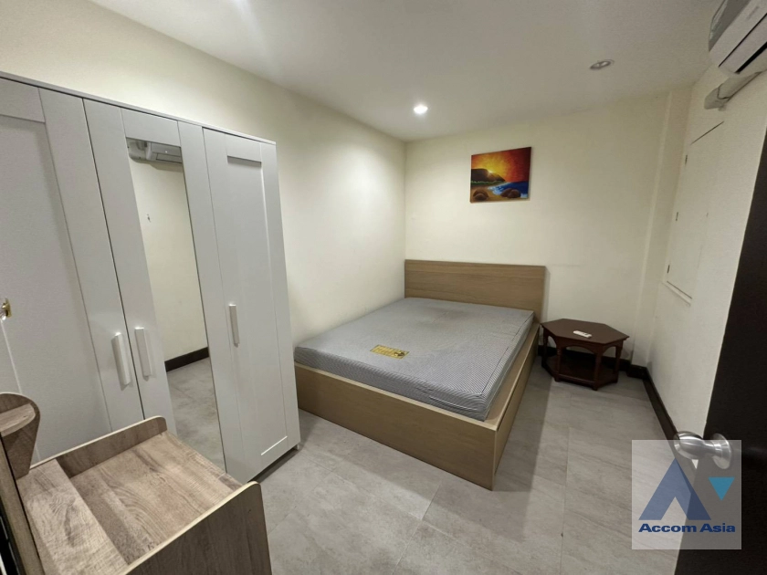 10  4 br Apartment For Rent in Sukhumvit ,Bangkok BTS Nana at Low rise and Peaceful AA44088