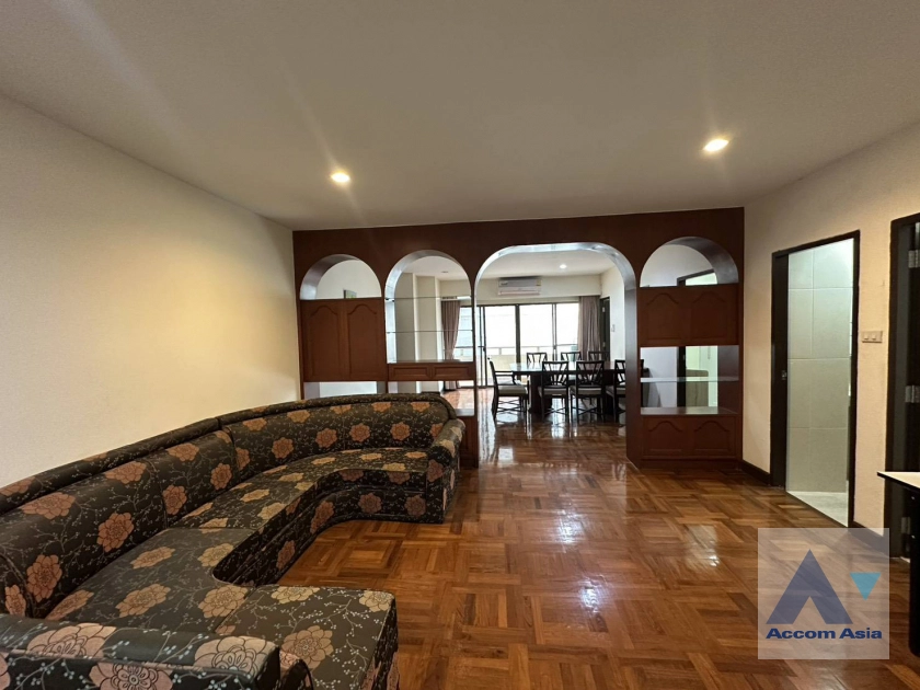 unit 4 Bedrooms  Apartment For Rent in Sukhumvit, Bangkok  near BTS Nana (AA44088)