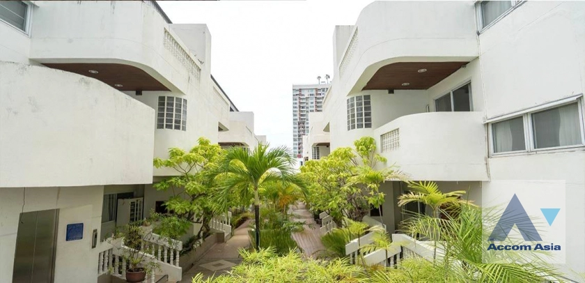  A Homely Place Residence Townhouse  5 Bedroom for Rent BTS Chong Nonsi in Sathorn Bangkok