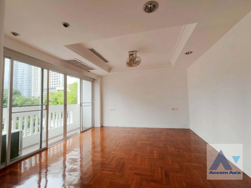 unit 5 Bedrooms  Townhouse For Rent in Sathorn, Bangkok  near BTS Chong Nonsi (AA44091)