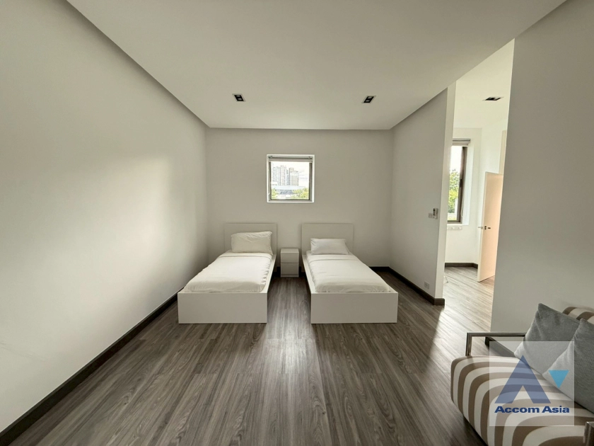 15  2 br House For Rent in Sukhumvit ,Bangkok BTS Bang Chak AA44092