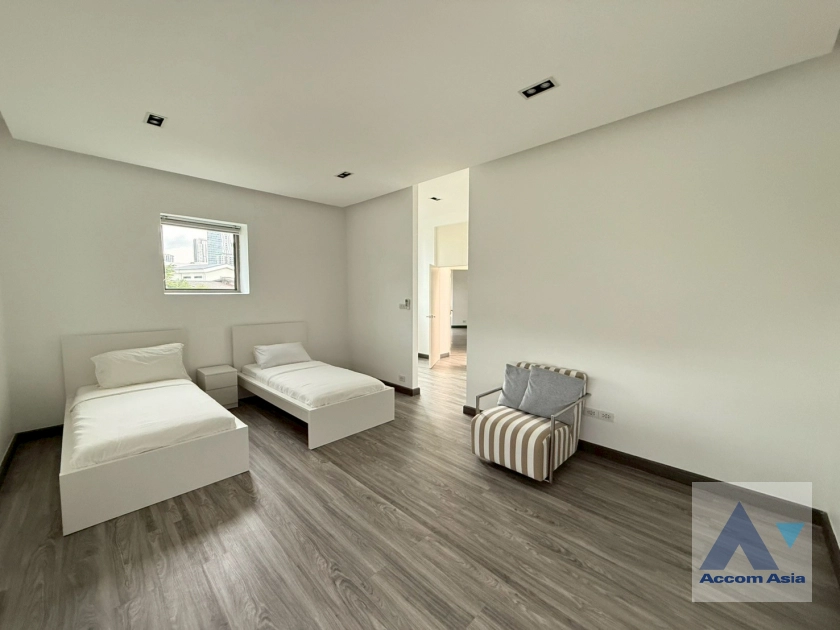 16  2 br House For Rent in Sukhumvit ,Bangkok BTS Bang Chak AA44092