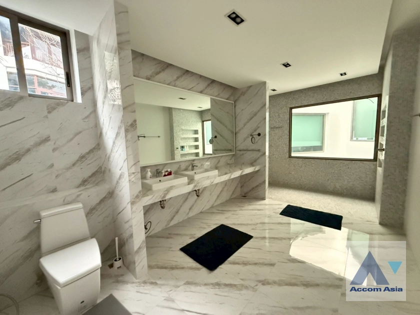 24  2 br House For Rent in Sukhumvit ,Bangkok BTS Bang Chak AA44092