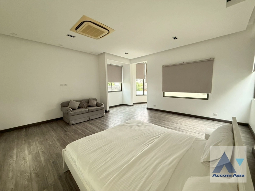 23  2 br House For Rent in Sukhumvit ,Bangkok BTS Bang Chak AA44092