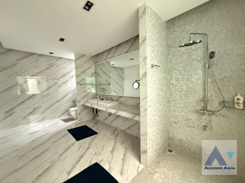 26  2 br House For Rent in Sukhumvit ,Bangkok BTS Bang Chak AA44092