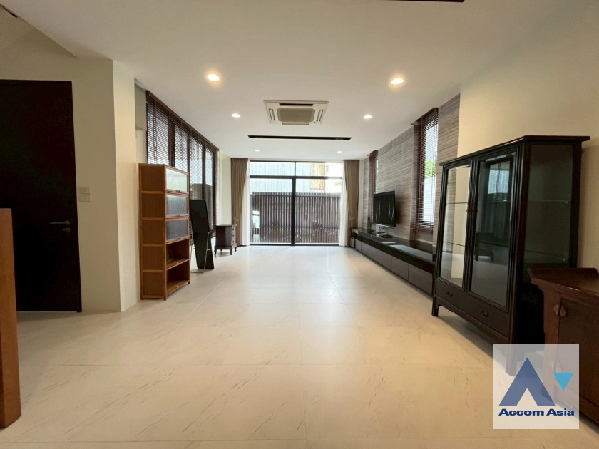  2  4 br House For Sale in Sukhumvit ,Bangkok BTS Phrom Phong AA44093