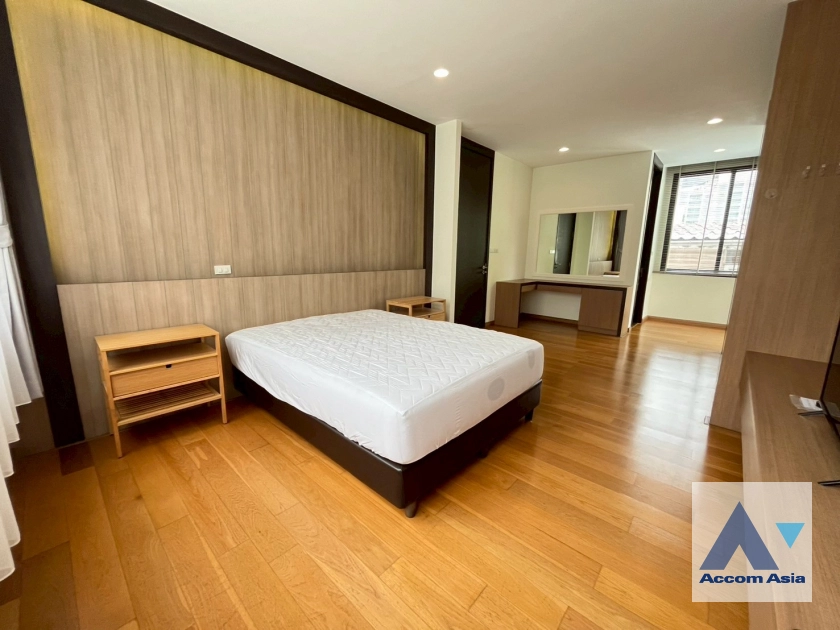 8  4 br House For Sale in Sukhumvit ,Bangkok BTS Phrom Phong AA44093