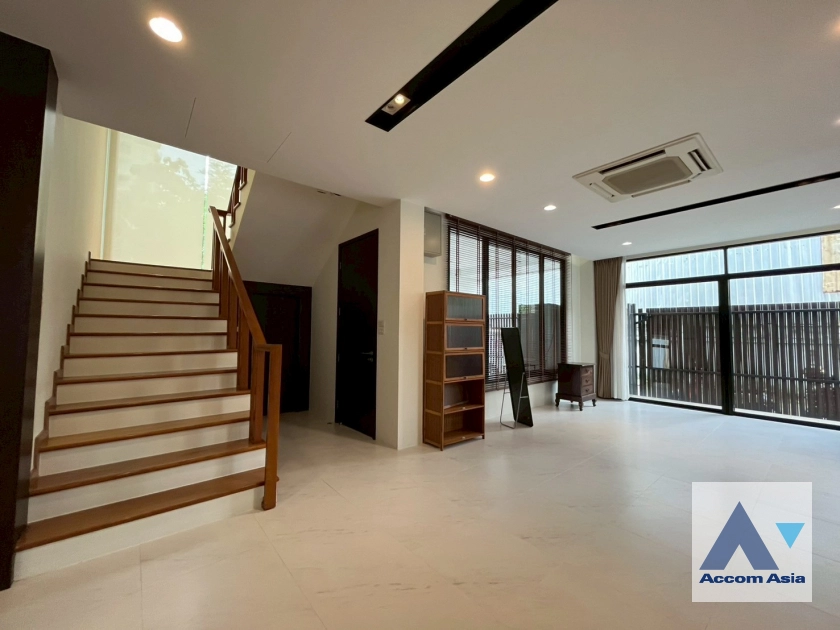  1  4 br House For Sale in Sukhumvit ,Bangkok BTS Phrom Phong AA44093