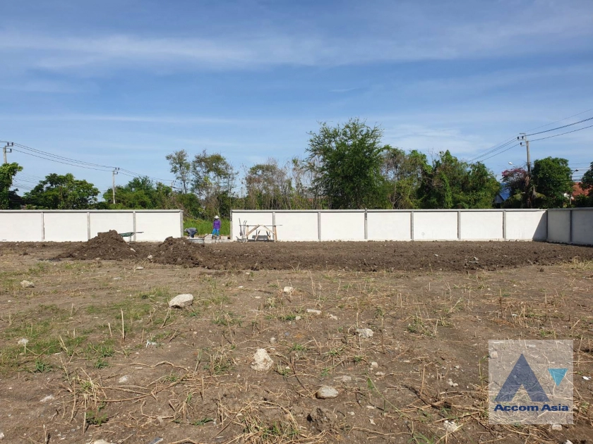 8  Land For Rent in Pattanakarn ,Bangkok  AA44102
