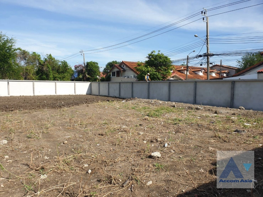 10  Land For Rent in Pattanakarn ,Bangkok  AA44102