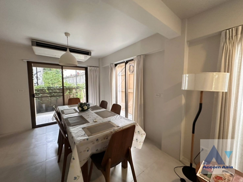 9  2 br Apartment for rent and sale in Sathorn ,Bangkok BTS Sala Daeng - MRT Lumphini at A cozy apartment  AA44128