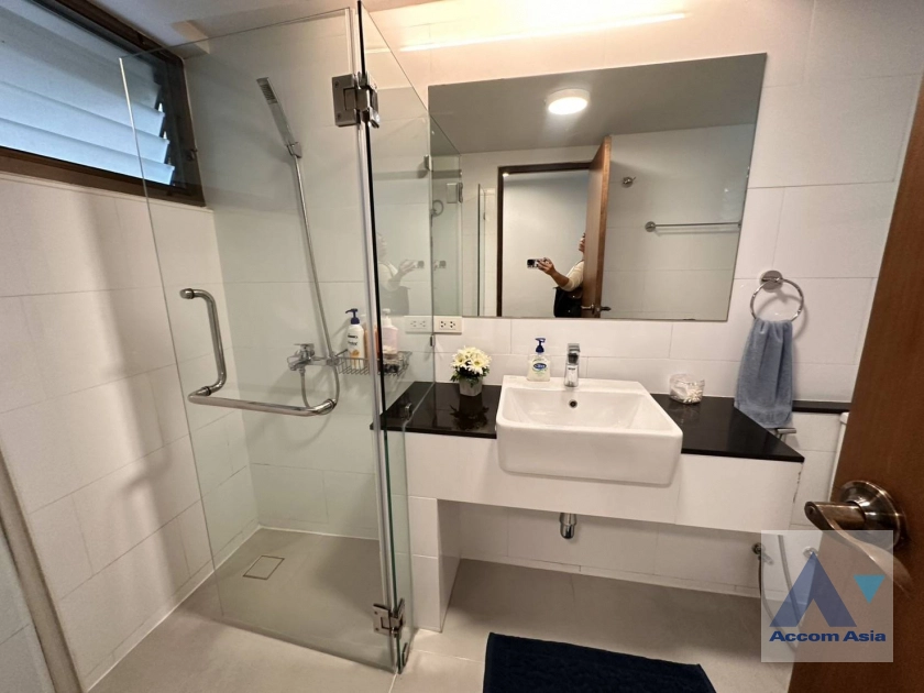 29  2 br Apartment for rent and sale in Sathorn ,Bangkok BTS Sala Daeng - MRT Lumphini at A cozy apartment  AA44128