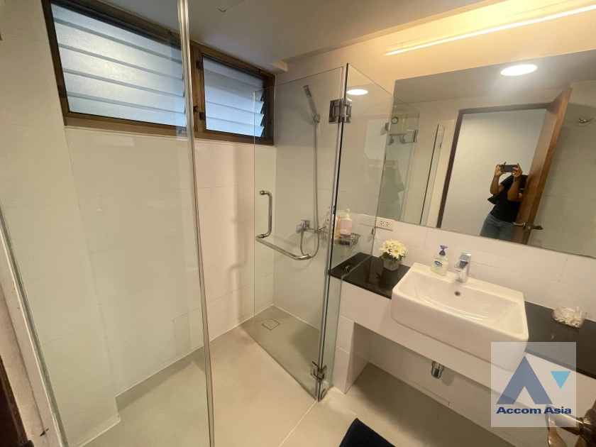 33  2 br Apartment for rent and sale in Sathorn ,Bangkok BTS Sala Daeng - MRT Lumphini at A cozy apartment  AA44128