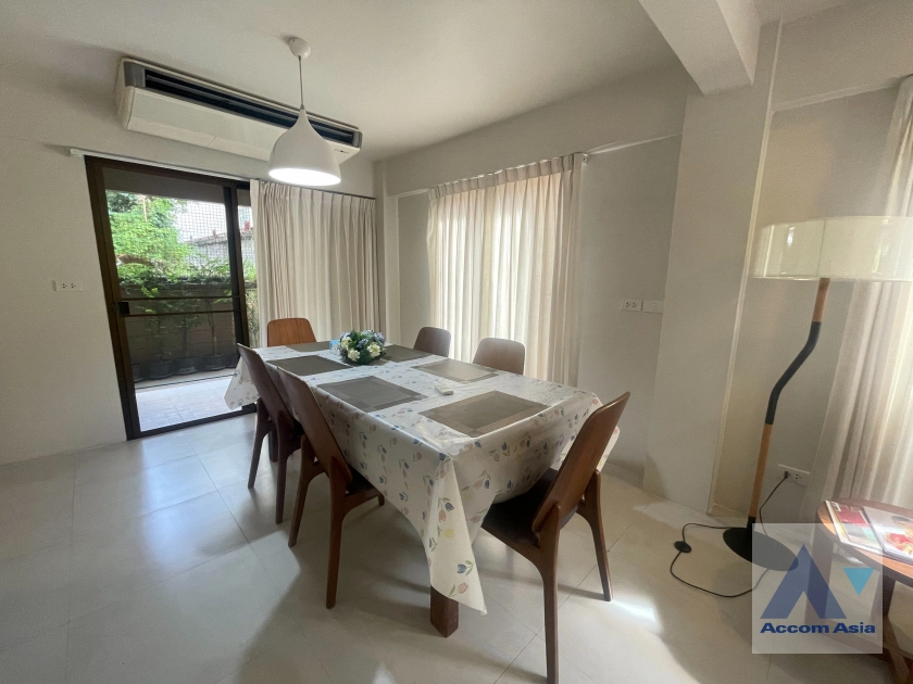 8  2 br Apartment for rent and sale in Sathorn ,Bangkok BTS Sala Daeng - MRT Lumphini at A cozy apartment  AA44128