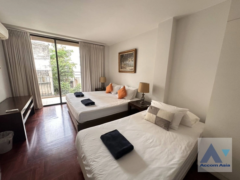 12  3 br Apartment For Rent in Sathorn ,Bangkok BTS Sala Daeng - MRT Lumphini at A cozy apartment  AA44130