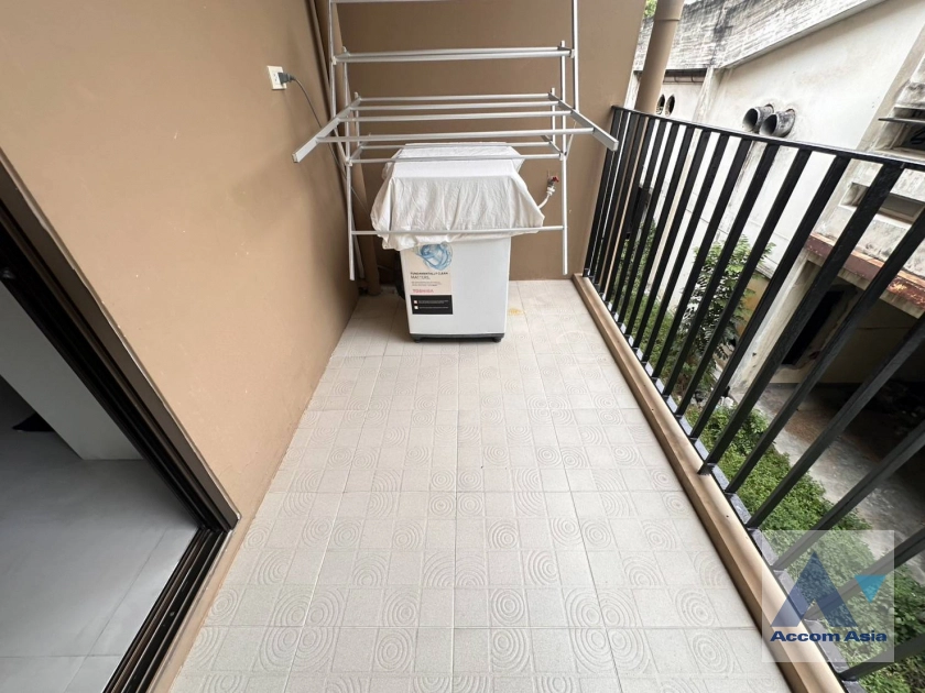 18  3 br Apartment For Rent in Sathorn ,Bangkok BTS Sala Daeng - MRT Lumphini at A cozy apartment  AA44130