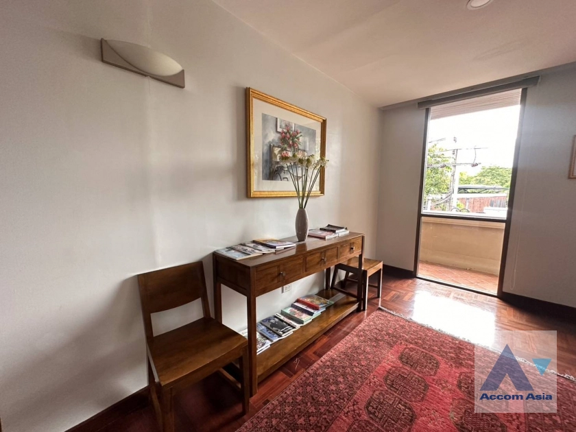 8  3 br Apartment For Rent in Sathorn ,Bangkok BTS Sala Daeng - MRT Lumphini at A cozy apartment  AA44130
