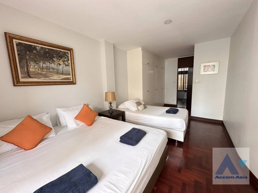 11  3 br Apartment For Rent in Sathorn ,Bangkok BTS Sala Daeng - MRT Lumphini at A cozy apartment  AA44130