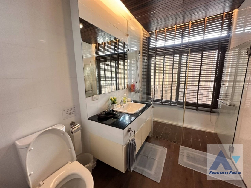 15  3 br Apartment For Rent in Sathorn ,Bangkok BTS Sala Daeng - MRT Lumphini at A cozy apartment  AA44130