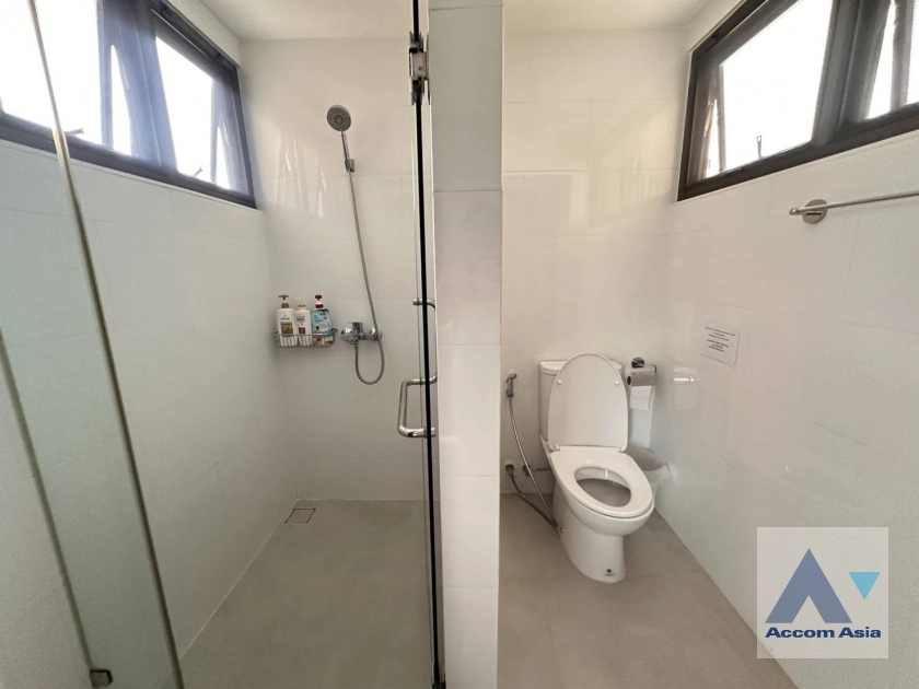 17  3 br Apartment For Rent in Sathorn ,Bangkok BTS Sala Daeng - MRT Lumphini at A cozy apartment  AA44130