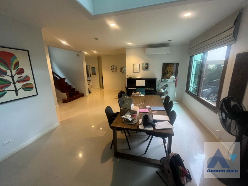 unit 3 Bedrooms  House For Rent & Sale in Pattanakarn, Bangkok  (AA44134)