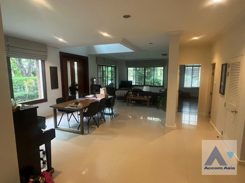 unit 3 Bedrooms  House For Rent & Sale in Pattanakarn, Bangkok  (AA44134)