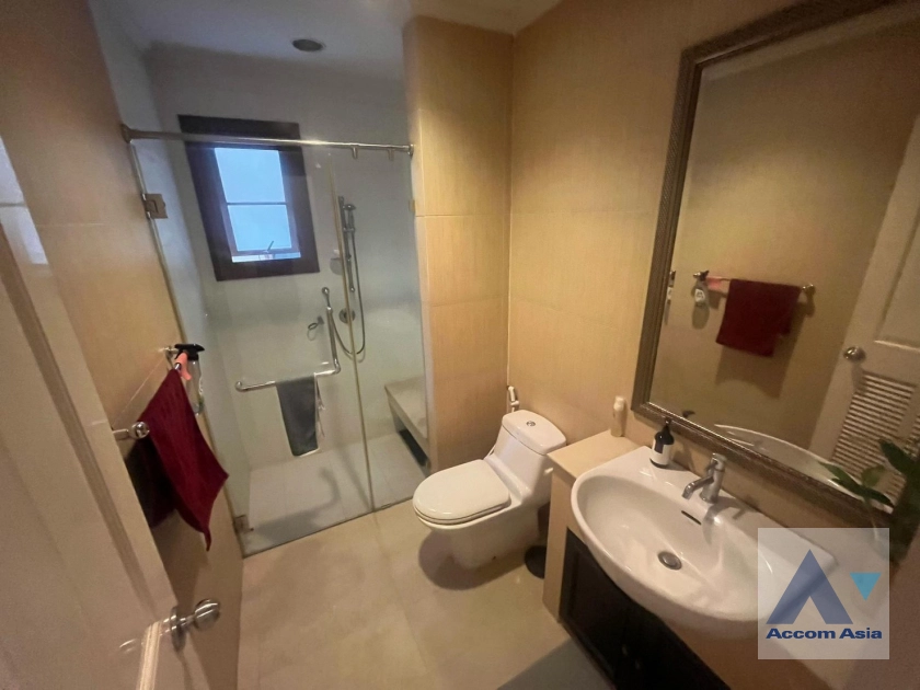 13  3 br House for rent and sale in Pattanakarn ,Bangkok  at Peaceful compound AA44134