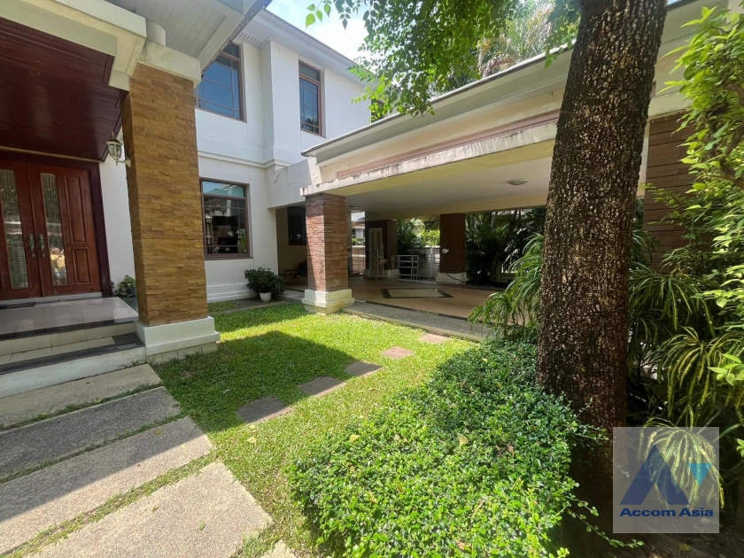 15  3 br House for rent and sale in Pattanakarn ,Bangkok  at Peaceful compound AA44134