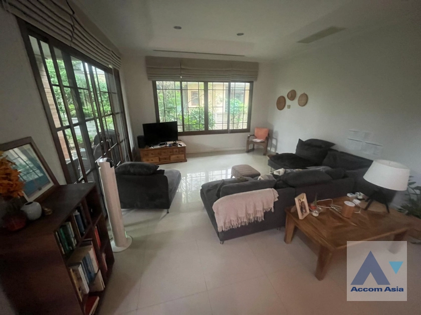  1  3 br House for rent and sale in Pattanakarn ,Bangkok  at Peaceful compound AA44134