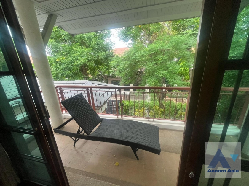 11  3 br House for rent and sale in Pattanakarn ,Bangkok  at Peaceful compound AA44134
