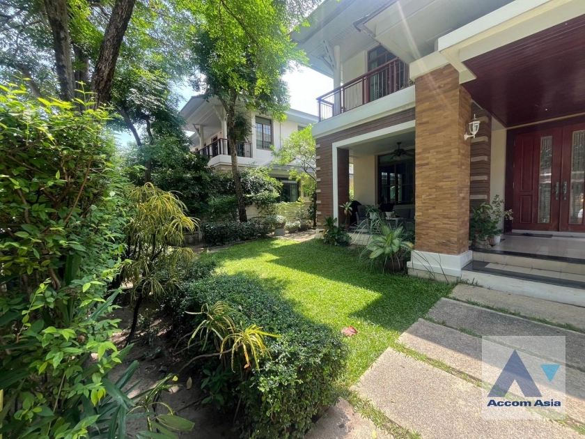 16  3 br House for rent and sale in Pattanakarn ,Bangkok  at Peaceful compound AA44134