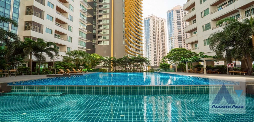 unit 5 Bedrooms  Apartment For Rent in Sukhumvit, Bangkok  near BTS Phrom Phong (AA44157)