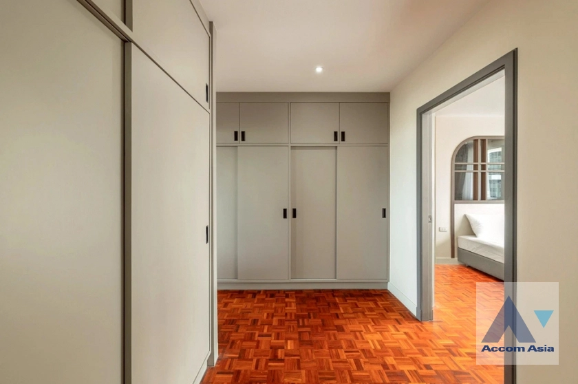 8  2 br Apartment For Rent in Sukhumvit ,Bangkok BTS Phrom Phong at Low-rise apartment in the city center AA44166