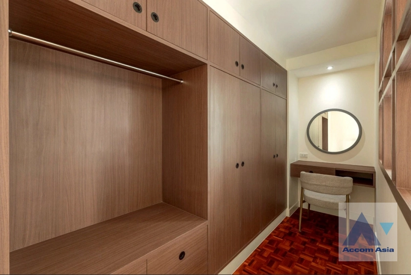 10  2 br Apartment For Rent in Sukhumvit ,Bangkok BTS Phrom Phong at Low-rise apartment in the city center AA44166