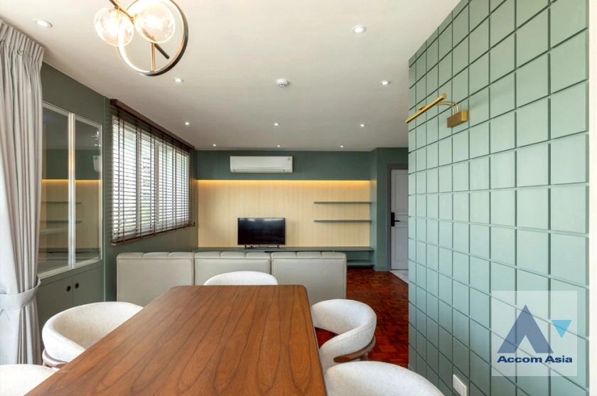 11  2 br Apartment For Rent in Sukhumvit ,Bangkok BTS Phrom Phong at Low-rise apartment in the city center AA44166