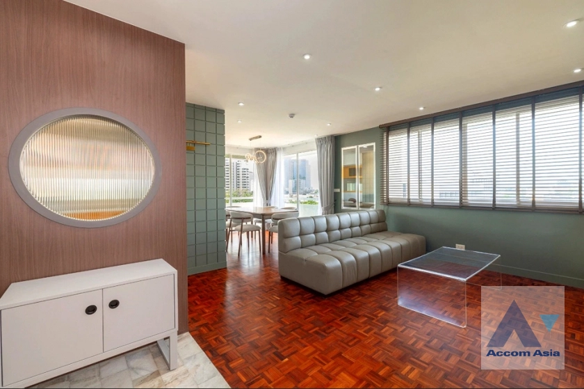  2  2 br Apartment For Rent in Sukhumvit ,Bangkok BTS Phrom Phong at Low-rise apartment in the city center AA44166