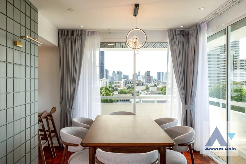5  2 br Apartment For Rent in Sukhumvit ,Bangkok BTS Phrom Phong at Low-rise apartment in the city center AA44166