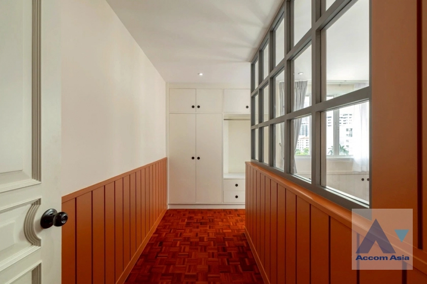 9  2 br Apartment For Rent in Sukhumvit ,Bangkok BTS Phrom Phong at Low-rise apartment in the city center AA44166