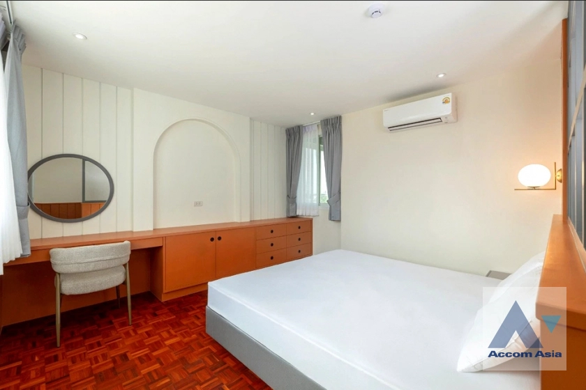 16  2 br Apartment For Rent in Sukhumvit ,Bangkok BTS Phrom Phong at Low-rise apartment in the city center AA44166