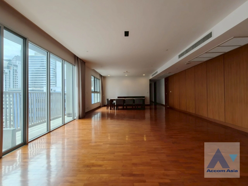 unit 3 Bedrooms  Apartment For Rent & Sale in Sukhumvit, Bangkok  near BTS Ratchadamri (AA44177)