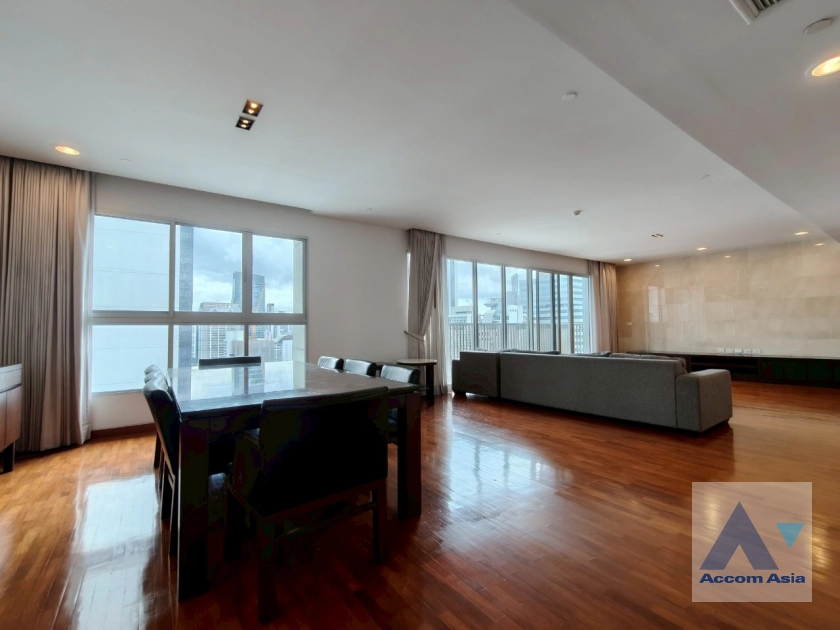 unit 4 Bedrooms  Apartment For Rent & Sale in Sukhumvit, Bangkok  near BTS Ratchadamri (AA44181)