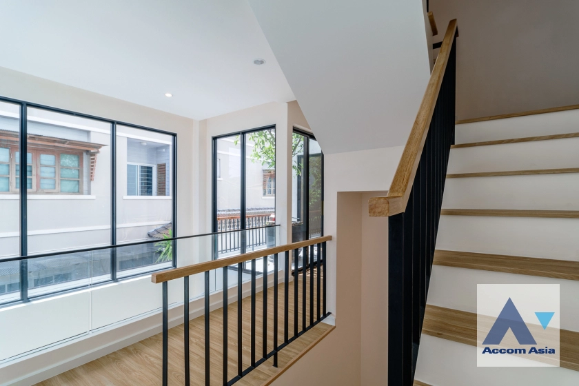 7  3 br House For Sale in Sukhumvit ,Bangkok BTS Punnawithi at THE SHADE 101 AA44187