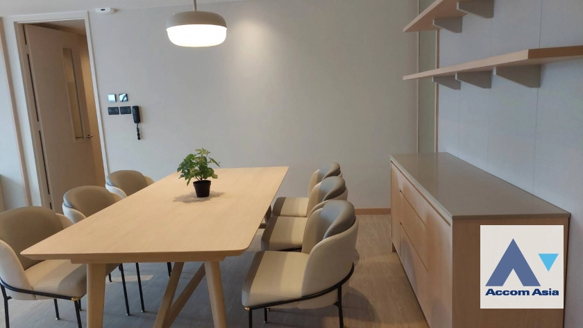 unit 3 Bedrooms  Apartment For Rent & Sale in Sathorn, Bangkok  near BTS Sala Daeng - MRT Lumphini (AA44190)