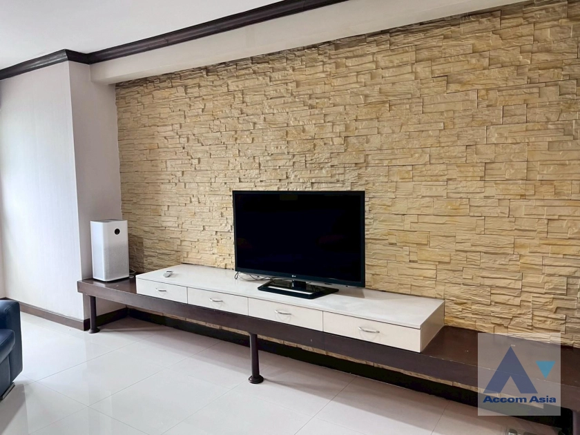 unit 2 Bedrooms  Condominium For Rent & Sale in Ploenchit, Bangkok  near BTS Ploenchit (AA44193)