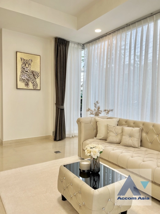 unitFully Furnished, Big Balcony |  5 Bedrooms  House For Rent & Sale in Ratchadaphisek, Bangkok  near MRT Huai Khwang (AA44204)