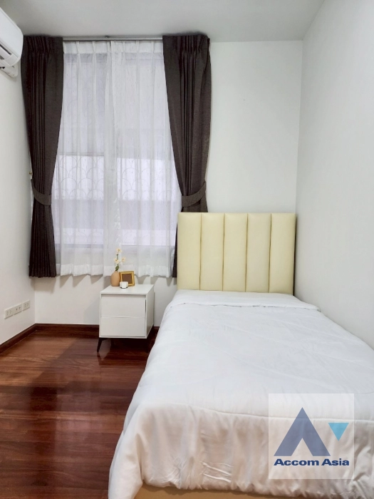 26  5 br House for rent and sale in Ratchadaphisek ,Bangkok MRT Huai Khwang AA44204