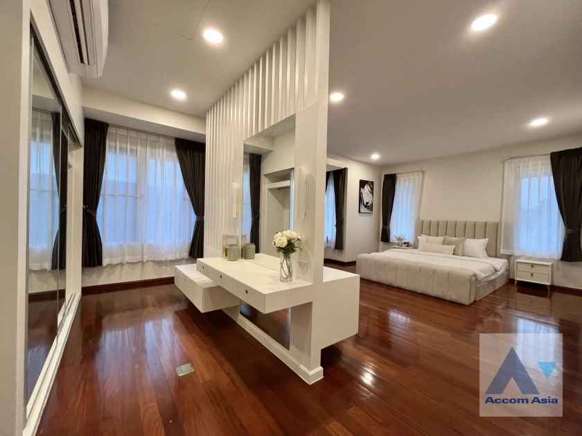16  5 br House for rent and sale in Ratchadaphisek ,Bangkok MRT Huai Khwang AA44204