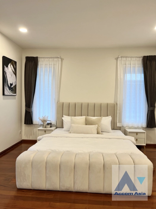 18  5 br House for rent and sale in Ratchadaphisek ,Bangkok MRT Huai Khwang AA44204