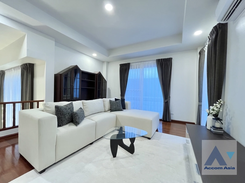 12  5 br House for rent and sale in Ratchadaphisek ,Bangkok MRT Huai Khwang AA44204