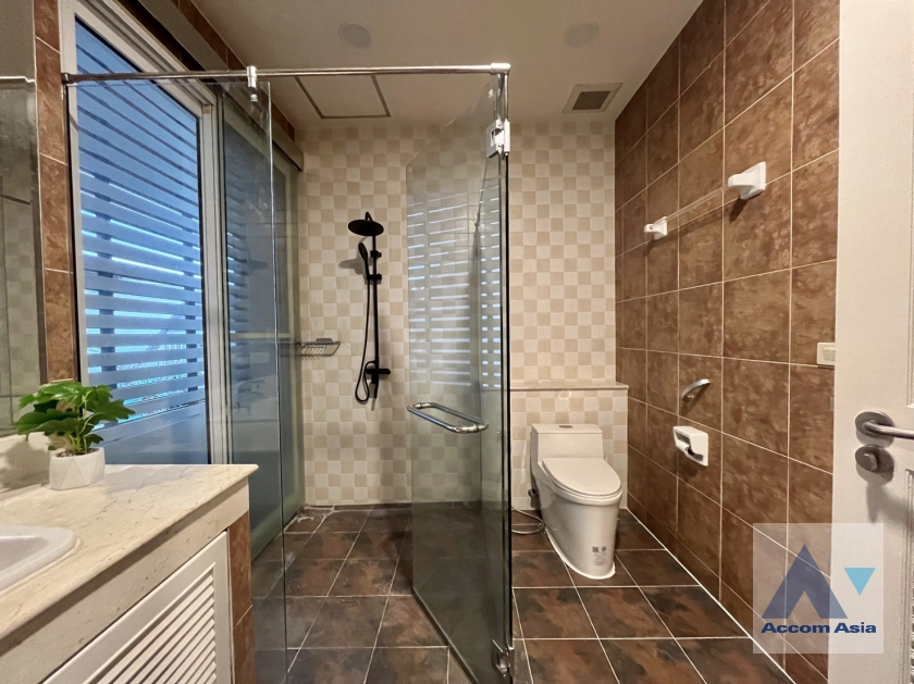 31  5 br House for rent and sale in Ratchadaphisek ,Bangkok MRT Huai Khwang AA44204